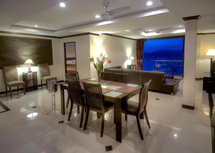 Emerald Beach-Front Apartments Fishermans Village